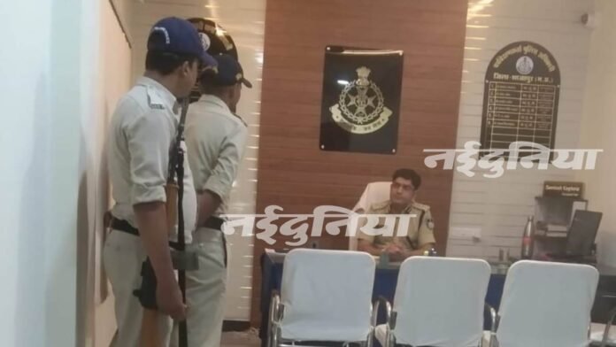 उज्जैन रेंज के डीआईजी रात दो बजे पहुंचे शाजापुर के कोतवाली थाने, कानून व्यवस्था की ली जानकारी