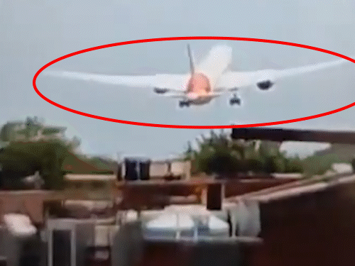 अहमदाबाद प्लेन क्रैश पर बॉलीवुड सितारों ने जताया शोक:अक्षय कुमार बोले- निशब्द हूं, रितेश देशमुख और सनी देओल ने कहा- दिल दुख रहा है