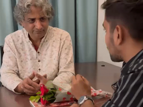 शायर अजहर बोले- नई पीढ़ी ने भाषा का बंधन तोड़ा:रायपुर में कहा- कविताएं इंसानी वजूद का एहसास कराती है, परिस्थितियां अच्छा लेखक बनाती हैं