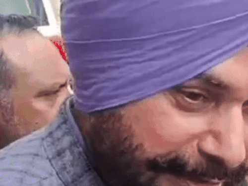 नवजोत सिद्धू बोले- राजनीति मेरा धंधा नहीं, मिशन:लोगों की सेवा के लिए तैयार, माफिया राज खत्म करना जरूरी