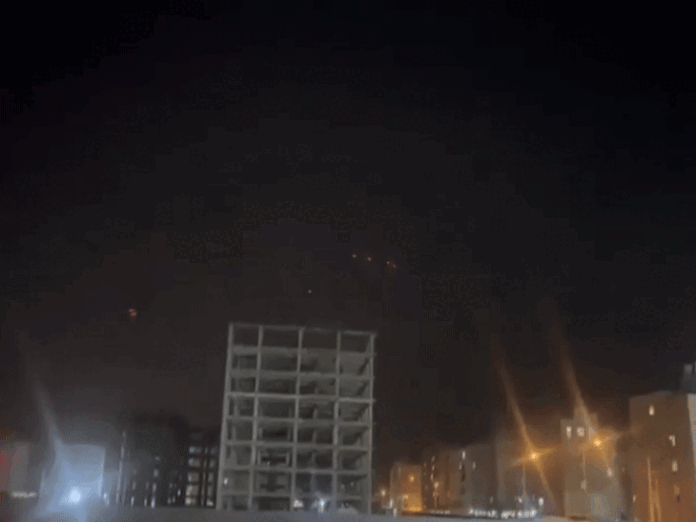 इजराइल बोला- 40 घंटे से लगातार ईरान पर हमले जारी:गैस रिफाइनरी समेत 150 टारगेट हिट किए; ईरान ने कहा- हमारा एयरडिफेंस सिस्टम एक्टिव