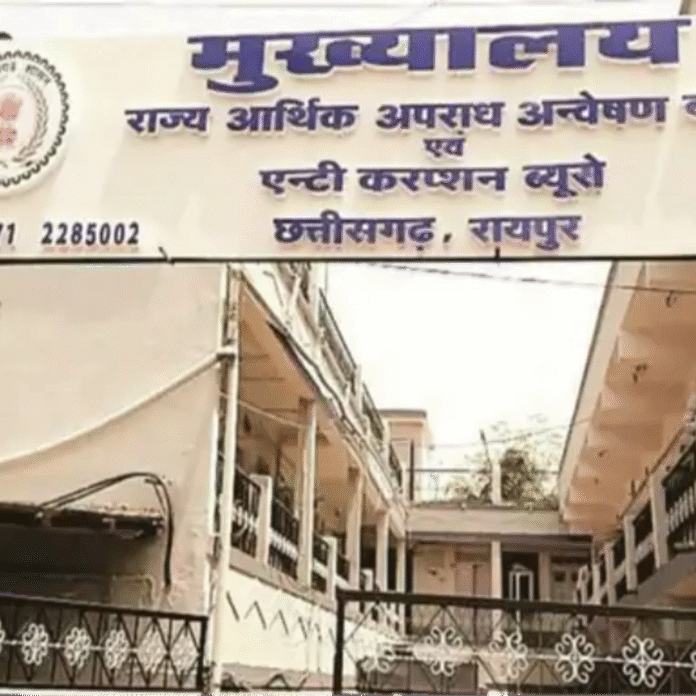 शराब घोटाला मामले में EOW की रेड:शराब कारोबारी विजय भाटिया को हिरासत में लिया, दुर्ग में 5 ठिकानों पर सुबह से चल रही कार्रवाई