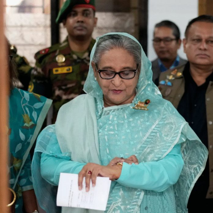 शेख हसीना पर मानवता के खिलाफ अपराध का मुकदमा शुरू:बांग्लादेश में ट्रायल TV पर लाइव दिखा रहे; तख्तापलट के बाद से भारत में हैं हसीना