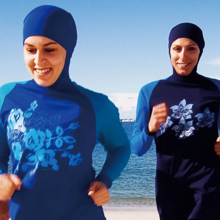 सीरिया में महिलाओं के लिए नया ड्रेस कोड लागू:समुद्र किनारे पूरा शरीर ढकना जरूरी; पुरुषों के बिना शर्ट रहने पर भी पाबंदी