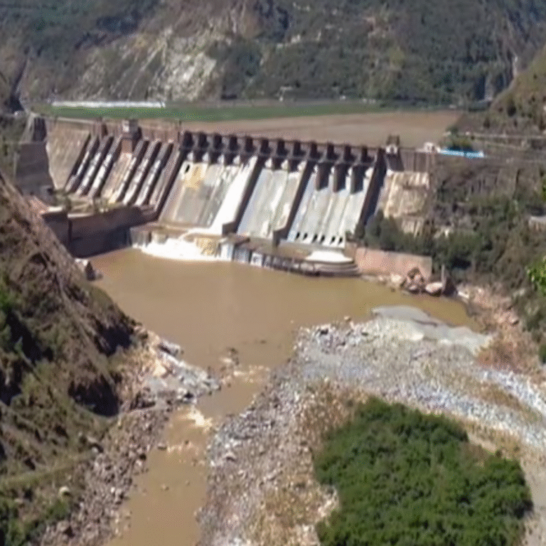 पाकिस्तान की नदियों में 21% पानी की कमी:खैबर प्रांत के बांधों में 50% से भी कम पानी; किसान बुवाई संकट से जूझ रहे