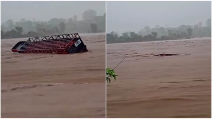 Truck Sink Viral Video: जबलपुर में गैस सिलेंडर से भरा ट्रक बाढ़ में बहा, 25 सिलेंडर बहकर किनारे पहुंचे