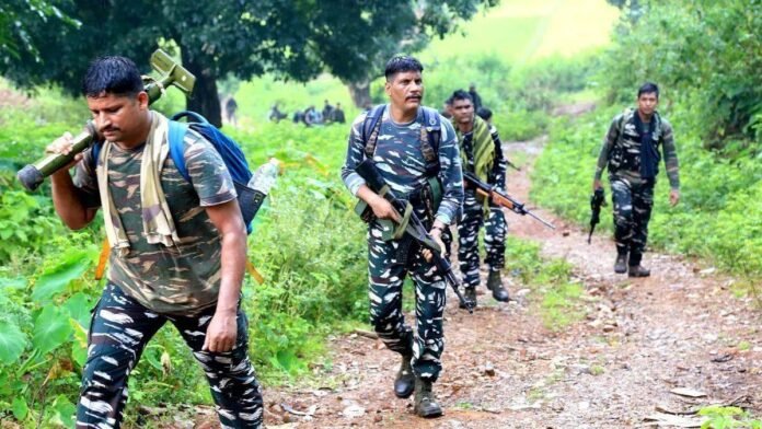 Naxalites Surrender: 'लोन वर्राटू' अभियान की ऐतिहासिक उपलब्धि, अब तक कुल 1005 माओवादी कर चुके सरेंडर
