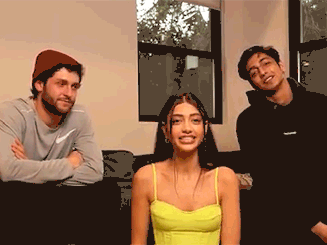 अहान पांडे का दो साल पुराना वीडियो वायरल:बहन अलाना ने पूछा कैसे पता कोई लड़की पसंद, जवाब में एक्टर ने कहा- 'तितलियां उड़ने लगती हैं'