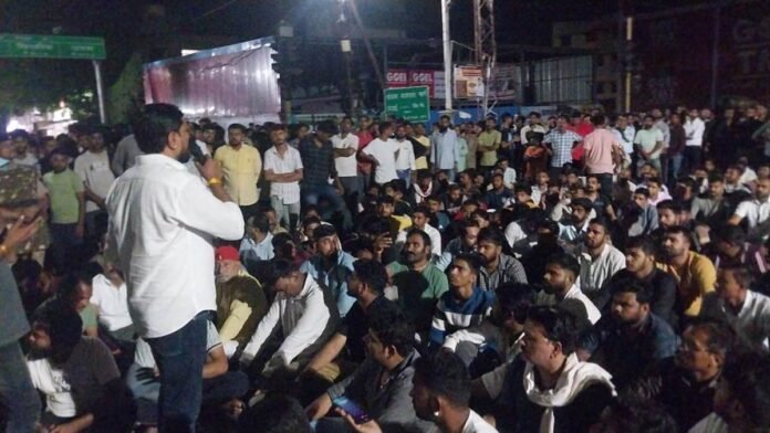 हरदा में करणी सेना का प्रदर्शन खत्म, पुलिस ने आंसू गैस के गोले छोड़े और वाटर कैनन से हटाया