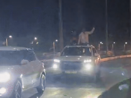 बाइक पर गर्लफ्रेंड-बॉयफ्रेंड के KISS का VIDEO:बिलासपुर में CIMS के पीछे रिवर-व्यू में कपल का रोमांस, कार की सन-रूफ खोलकर स्टंट कर रहे युवक