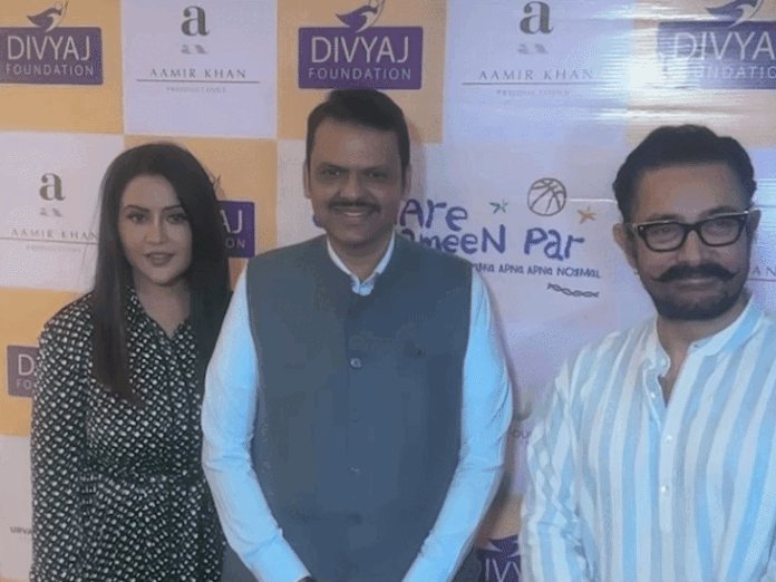 महाराष्ट्र CM देवेंद्र फडणवीस ने ‘सितारे जमीन पर’ देखी:कहा- यह फिल्म सभी को देखनी चाहिए; स्पेशल बच्चों के लिए आयोजित हुई थी स्क्रीनिंग