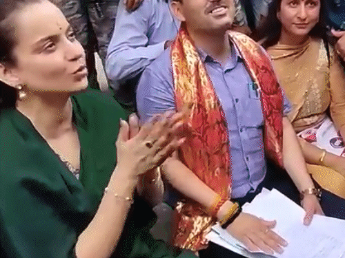 कंगना रनोट बोलीं- मुझे मुख्यमंत्री के काम न बताएं:समस्या लेकर पहुंचा बुजुर्ग बोला- आपके पास पावर; MP ने कहा- खट्टर से मिलवा दूंगी