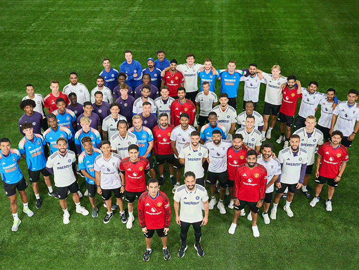 भारतीय क्रिकेट टीम ने मैनचेस्टर यूनाइटेड क्लब विजिट किया:प्लेयर्स ने जर्सी बदली, आपस में फुटबॉल-क्रिकेट खेला; पंत-गिल ने गोल दागे; 11 फोटो देखिए