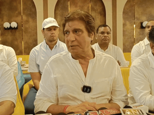 राजा साहब के सामने नहीं हिलती CM की जुबान:रेवाड़ी में राज बब्बर बोले-राव जो चाहते, वो करवा लेते, अब बेटी से मत हारिए