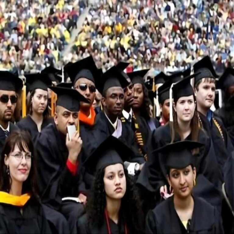 अमेरिका जाने वाले भारतीय छात्रों की संख्या 70% गिरी:ट्रम्प सरकार की पॉलिसी से असमंजस; स्टूडेंट्स को साल बर्बाद होने का डर