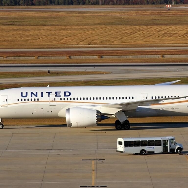 अमेरिका में बोइंग विमान के इंजन में खराबी आई:पायलट ने 5000 फीट से इमरजेंसी मैसेज भेजा; यही प्लेन अहमदाबाद में क्रैश हुआ था