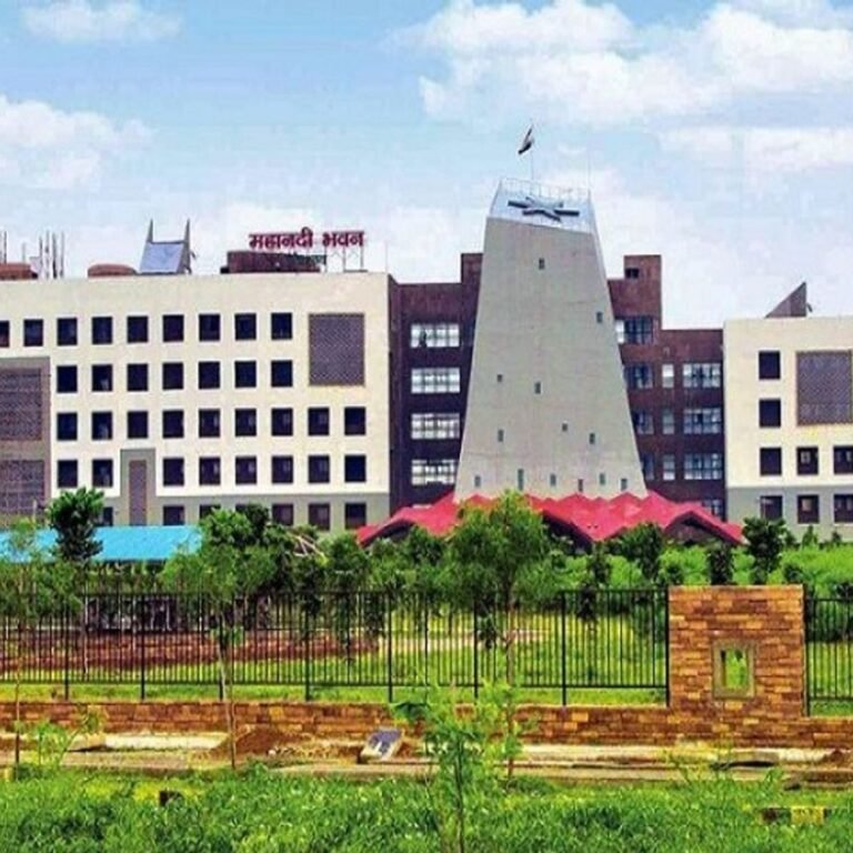 छत्तीसगढ़ में 75 अफसरों का ट्रांसफर:कई जिलों के अपर-संयुक्त-डिप्टी कलेक्टर और CEO बदले; देवेंद्र पटेल रायपुर से कोरबा भेजे गए