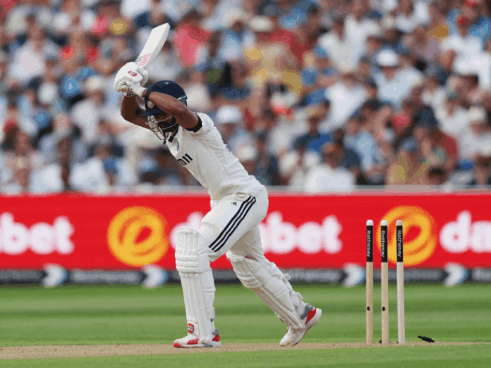 बर्मिंघम टेस्ट में काली पट्टी बांधकर उतरे प्लेयर्स:गेंद छोड़ने में बोल्ड हुए रेड्डी, यशस्वी ने लगातार 3 चौके लगाकर फिफ्टी पूरी की; मोमेंट्स