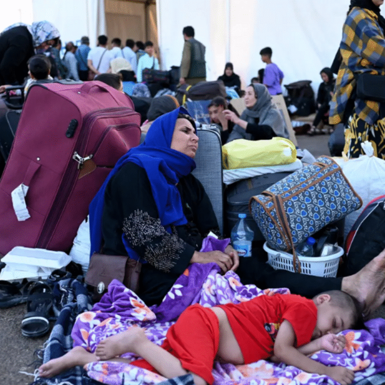 ईरान ने 16 दिन में 5 लाख अफगानियों को निकाला:इजराइल से संघर्ष के बाद शरणार्थियों पर कार्रवाई तेज; जासूसी के आरोप भी लगाए