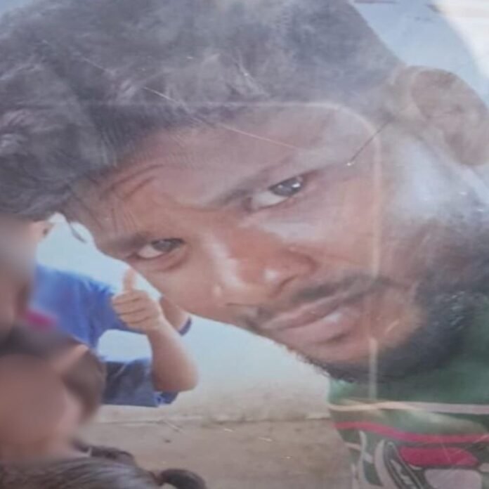 नक्सलियों ने की शिक्षा दूत की हत्या:बीजापुर में पीलूर गांव के जंगल में मिली लाश; मुखबिरी का आरोप