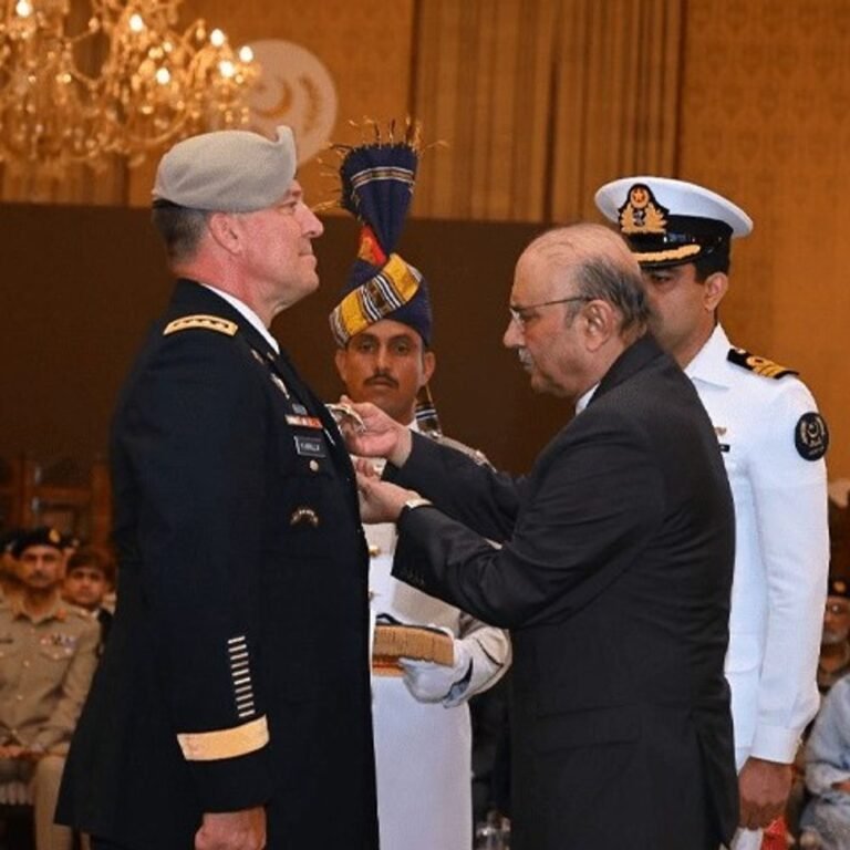 अमेरिकी जनरल कुरिल्ला को PAK का सबसे बड़ा सैन्य सम्मान:पाकिस्तान को आतंकवाद से लड़ने वाला कहा था, भारत ने विरोध जताया था