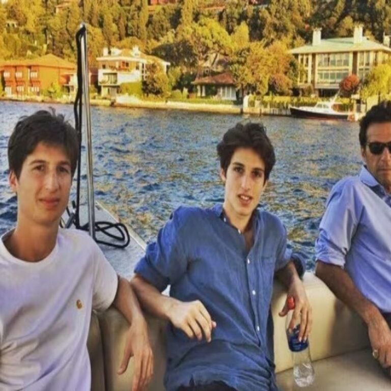 बेटों को पाकिस्तान नहीं आने देंगे इमरान खान:5 अगस्त के प्रदर्शन में शामिल नहीं होंगे; खान 2 साल से जेल में बंद