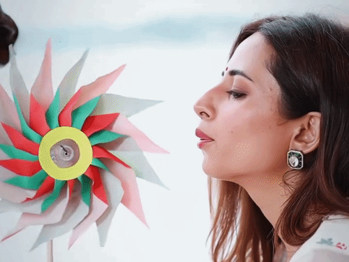 पत्नी संग काशी पहुंचे एक्टर रवि दुबे:गंगा किनारे सरगुन मेहता संग तस्वीरें शेयर की, बोले- सावन में काशी... ये शिव कृपा है