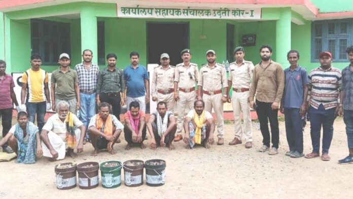 CG News: उदंती में पुलिस के हत्थे चढ़े हिरण का शिकार करने वाले छह लोग, चीतल का कटा मांस किया जब्त