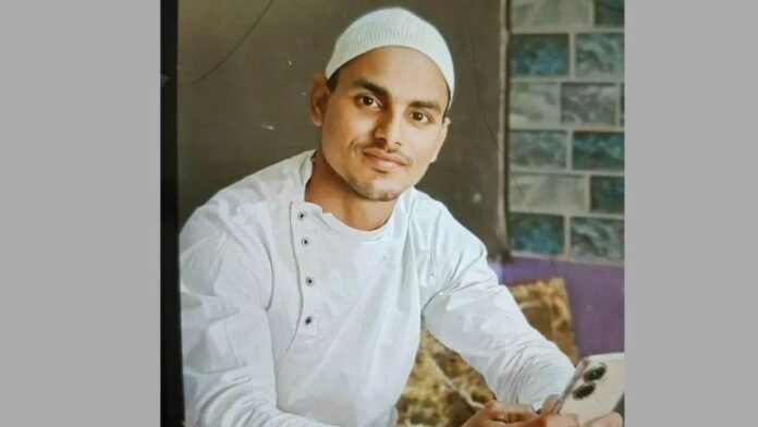 जबरन संबंध बनाने और ब्लैकमेलिंग से परेशान दंपती की हैवानियत, युवक के प्लास से उखाड़े दांत, पैरों पर सरिये से वार