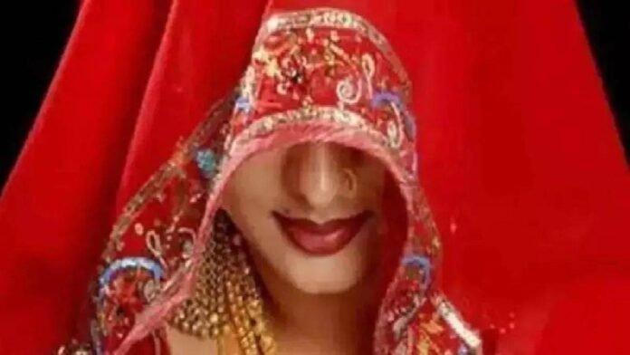 'मुझसे शादी करो, अब मैं यहां से नहीं जाने वाली', प्रेमी के घर पहुंचकर युवती ने किया हंगामा, थाने में सुलझा केस