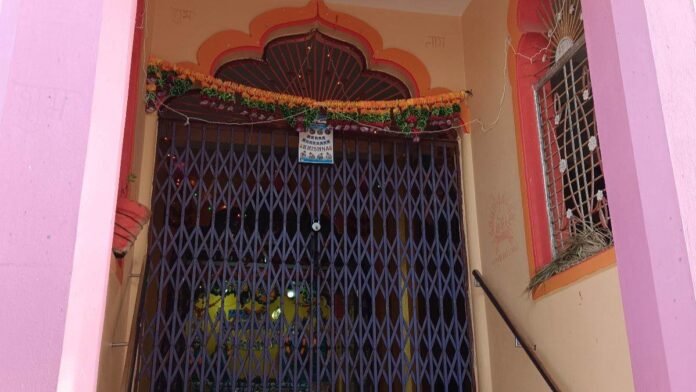 देवास में अज्ञात बदमाश ने की श्रीराम मंदिर में तोड़फोड़, कई मूर्तियों को पहुंचाया नुकसान, जांच में जुटी पुलिस