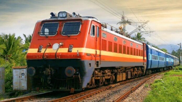 Indian Railway News: केके रेललाइन पर गहराया भूस्खलन का संकट, नाइट एक्सप्रेस और पैसेंजर ट्रेनों का मार्ग बदला