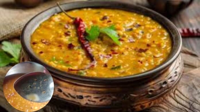 MP में मेंढक के बाद अब आंगनबाड़ी की दाल में दिखी इल्ली, परिजनों ने जमकर काटा बवाल