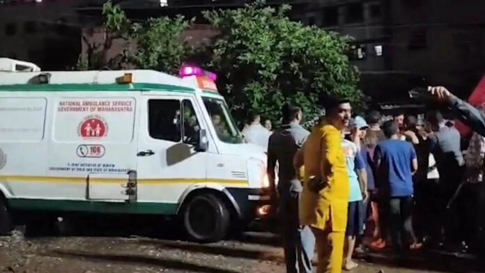Building Collapse: मुंबई में चार मंजिला इमारत गिरी, मलबे में कई लोग दबे; NDRF का रेस्क्यू ऑपरेशन जारी