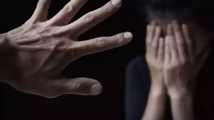 रेलवेकर्मी ने सोशल मीडिया पर मिली युवती से शादी का वादा कर किया दुष्कर्म