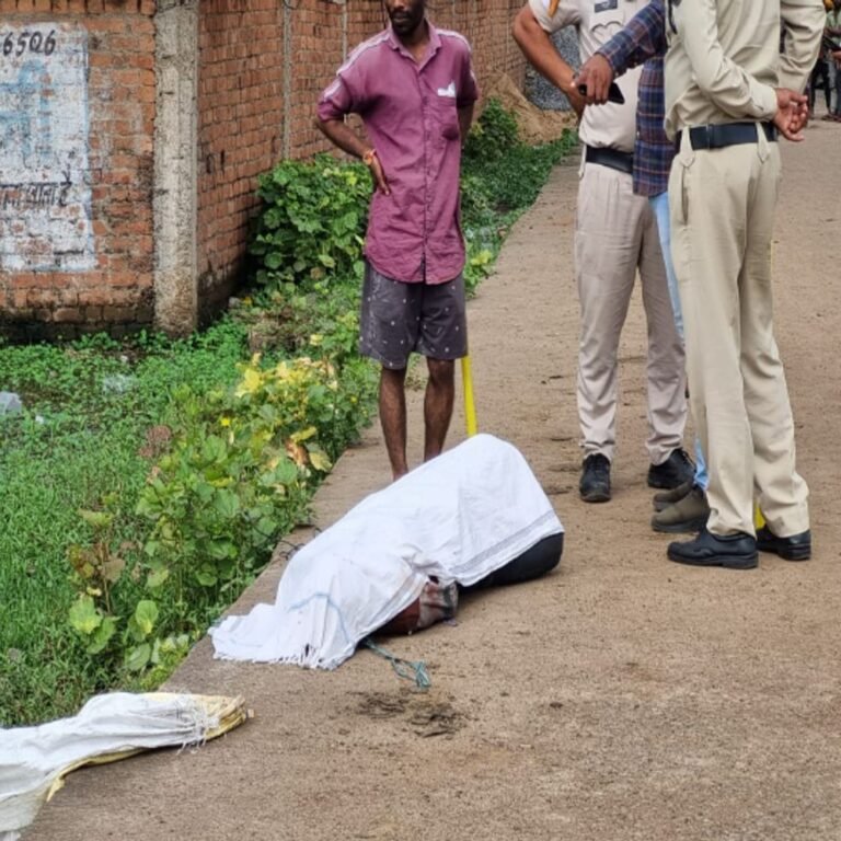 छत्तीसगढ़ में बोरियों में मिली 2 लाशें:रायपुर में युवक के सिर पर चोट के निशान; बिलासपुर में महिला का शव तार-पत्थरों से बंधा मिला