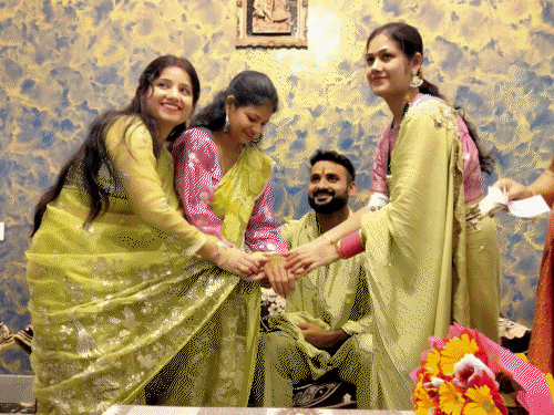 क्रिकेटर आकाशदीप ने लखनऊ में फॉर्च्यूनर खरीदी:लिखा- सपना सच हुआ; कैंसर पीड़ित बहन और परिवार के साथ खिंचवाई फोटो