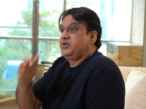 खुद की किताब पढ़कर भावुक हुए डब्बू मलिक,:बोले- कई बार पन्नों पर आंसू टपके, दिल का बोझ कम हुआ, हर चैप्टर एक संपूर्ण कहानी है