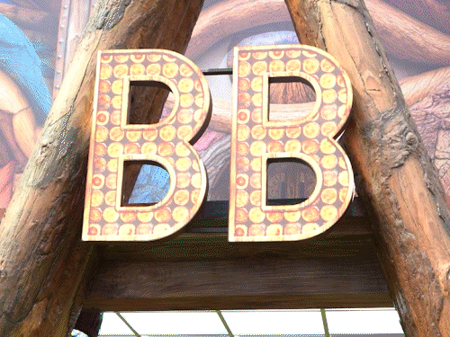 BB 19 के घर का Inside वीडियो:डेमोक्रेसी की थीम पर डिजाइन किया घर, नए अंदाज और हाईटेक सुविधाओं के साथ देखें पहली झलक