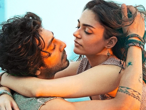 मोहिता सूरी की 'सैयारा' ने रचा इतिहास:डेब्यू स्टार्स की फिल्म ने इंडियन बॉक्स ऑफिस पर की 300 करोड़ की कमाई