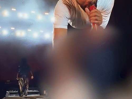 विल स्मिथ के शो में फेंका गया महिलाओं का अंडरगारमेंट:सिंगर ने परफॉर्म करते हुए उठाया और नीचे फेंक दिया, कहा- सपोर्ट के लिए शुक्रिया