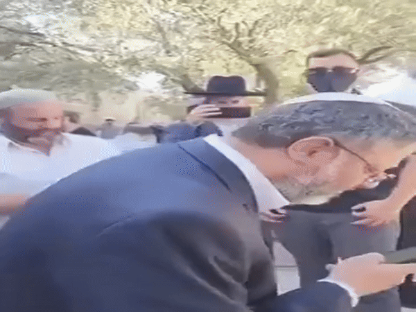 इजराइली मंत्री ने अल-अक्सा मस्जिद परिसर में प्रार्थना की:यह इस्लाम की तीसरी सबसे पवित्र मस्जिद, यहां यहूदियों के प्रार्थना करने पर रोक