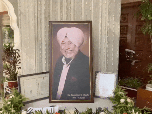 पंजाबी कॉमेडी किंग भल्ला की अंतिम अरदास:चंडीगढ़ के श्री गुरु तेग बहादुर गुरुद्वारा साहिब में आयोजन, गिप्पी ग्रेवाल पहुंचे