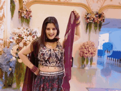 भोजपुरी स्टार ने हरियाणवी एक्ट्रेस से माफी मांगी:बोले- कमर गलत इरादे से नहीं छुई; टीचर बनना चाहती थी अंजलि, पिता की मौत से सपना टूटा