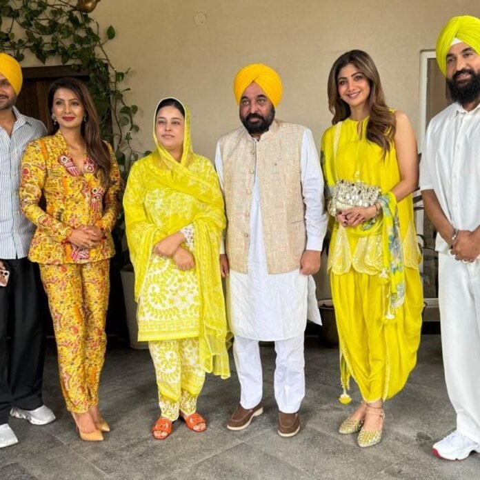 बॉलीवुड अभिनेत्री शिल्पा शेट्टी पति संग CM मान से मिलीं:पूर्व क्रिकेटर हरभजन और पत्नी गीता बसरा भी रहीं मौजूद; फिल्म मेहर की प्रमोशन कर रहे