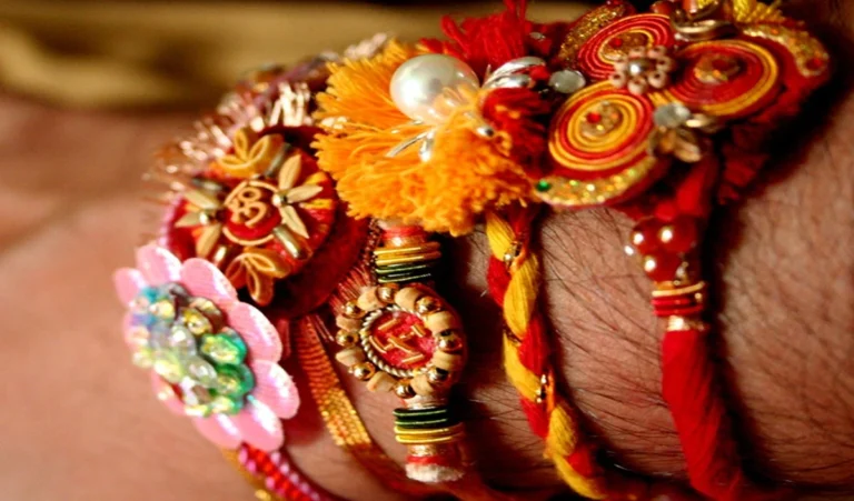 Raksha Bandhan 2025: रक्षाबंधन पर बहनें क्या करें और क्या नहीं, बढ़ेगा आपसी प्यार और होगी तरक्की