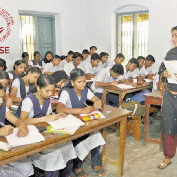 1 लाख स्कूल में पढ़ाने के लिए सिर्फ 1 शिक्षक:UDISE की रिपोर्ट के मुताबिक कहीं स्कूल में 47 बच्चों पर एक शिक्षक; कहीं जीरो एनरोलमेंट