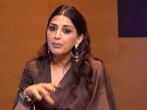 बॉलीवुड एक्ट्रेस सोनाली बेंद्रे बनीं टीवी होस्ट:बोलीं- होस्टिंग सिर्फ मजाक नहीं, एक बड़ी जिम्मेदारी है; OTT v/s थिएटर पर भी दी राय