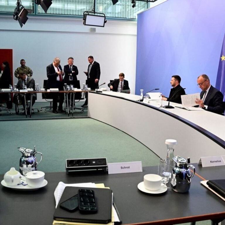 ट्रम्प बोले- रूस-यूक्रेन को जमीन अदला-बदली करनी होगी:तभी जंग खत्म होगी; जेलेंस्की बोले- पुतिन धोखा दे रहे, हम अपनी जमीन नहीं छोड़ेंगे