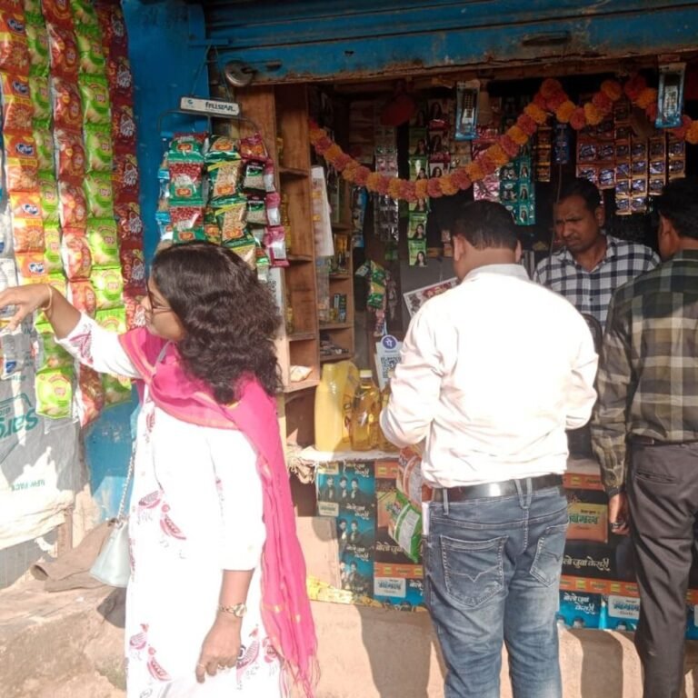 मुंगेली में खाद्य विभाग की कार्रवाई:10 दुकानों का निरीक्षण, 50 नमूनों की जांच; होटल और रेस्टोरेंट को दिए निर्देश